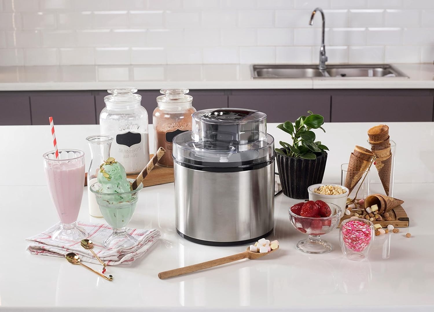 tylr-2-quarts-ice-cream-maker-with-one-touch-program-in-as-little-as-20-minutes-2092ed-04.jpg