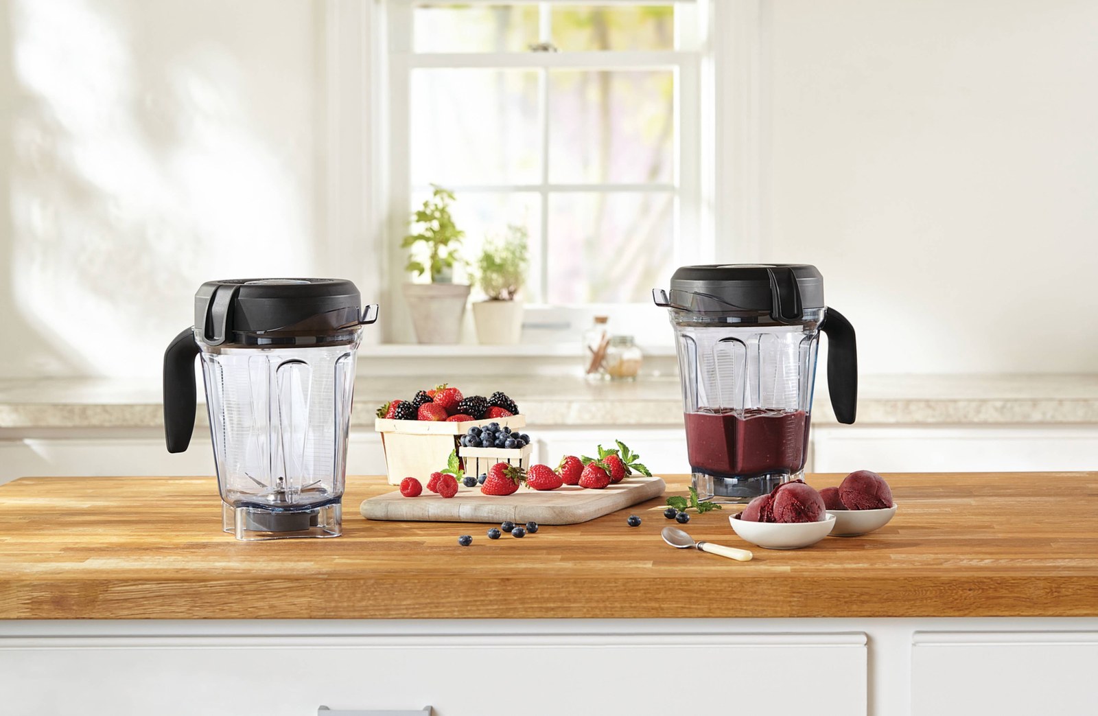 vitamix-64-fl-oz-clear-blender-403141-04.jpg