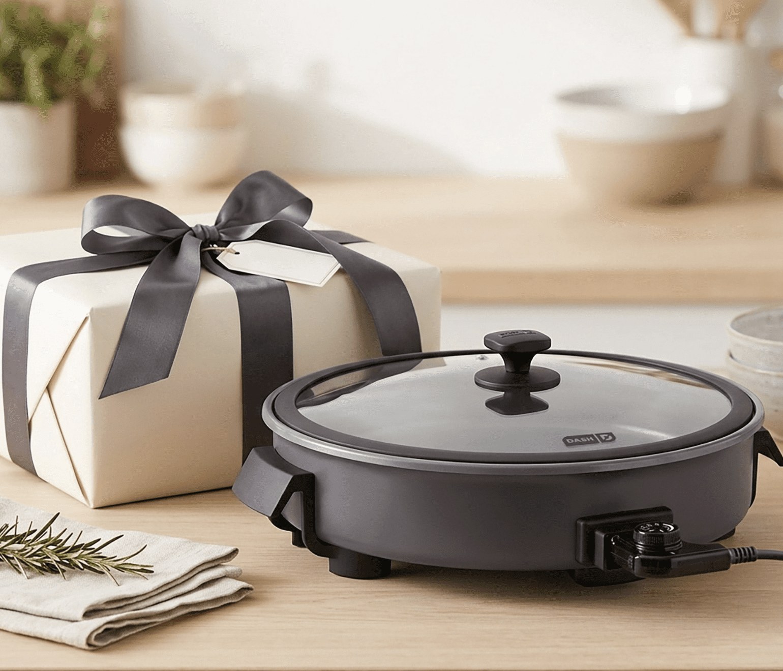 dash-14-family-size-electric-skillet-in-gray-c13427-03.jpg