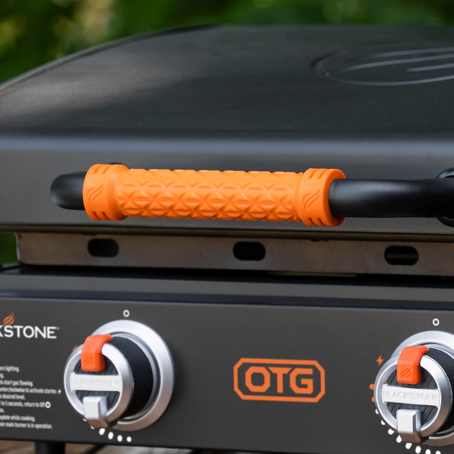 blackstone-otg-22-inch-outdoor-tabletop-griddle-with-built-in-hood-black-d6bd2e-06.jpg