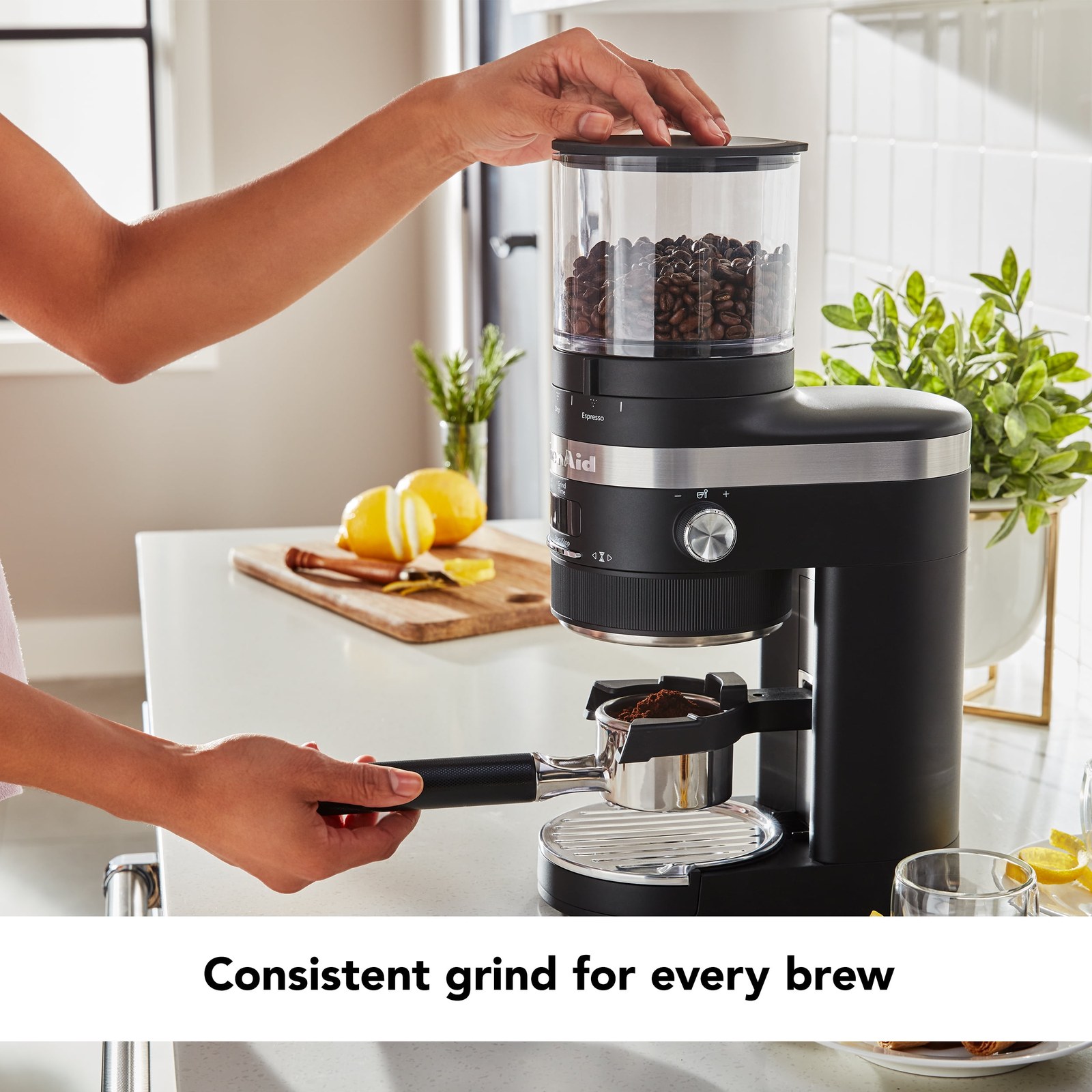 kitchenaid-burr-coffee-grinder-bcg8433-black-matte-dd8f48-02.jpg