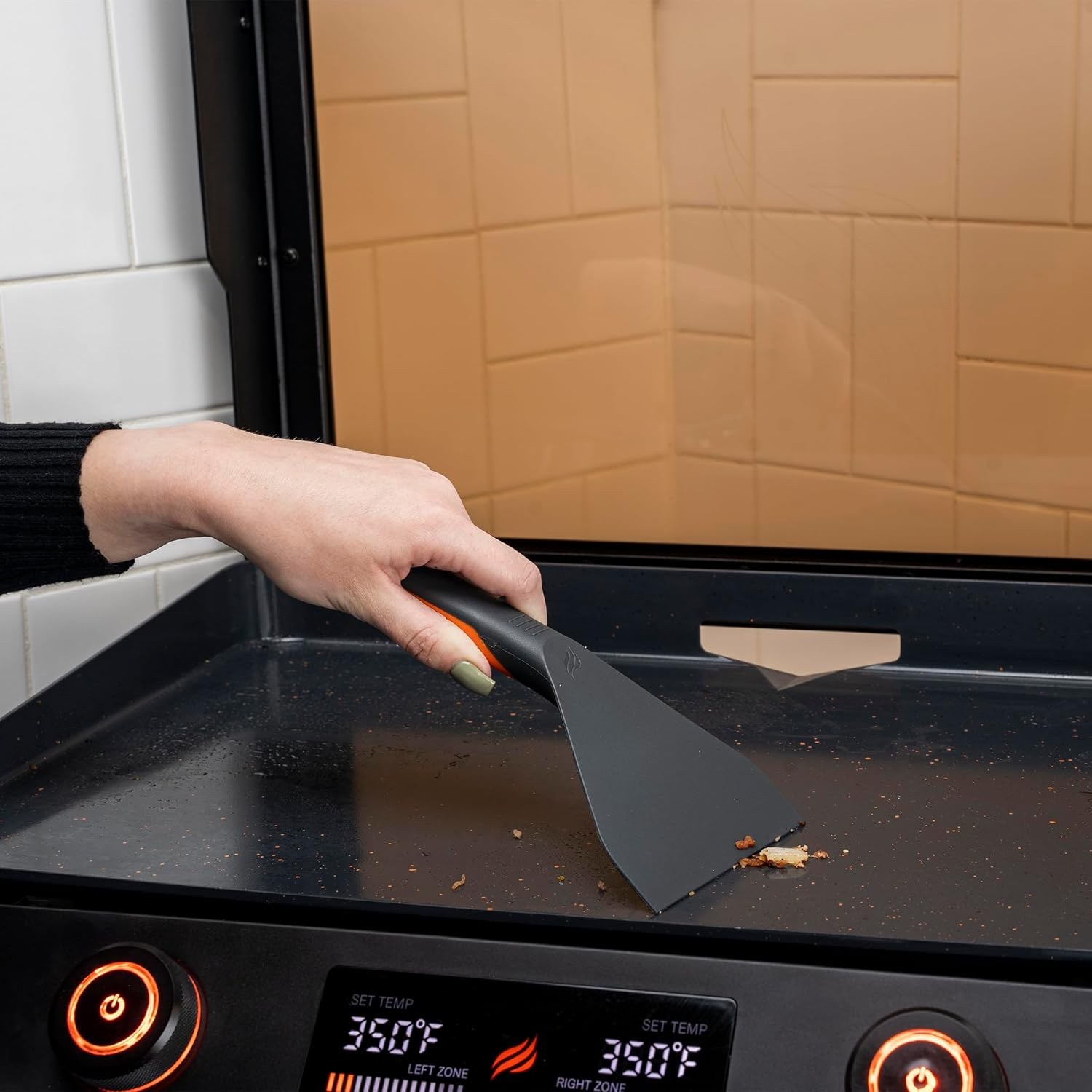 blackstone-8001-e-series-22-inch-tabletop-electric-griddle-nonstick-with-lid-and-accessories-for-indoor-and-outdoor-use-e7ad1e-06.jpg